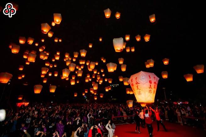 平溪天灯是新北市国际级节庆活动，每年吸引许多观光涌入。（本报资料照）