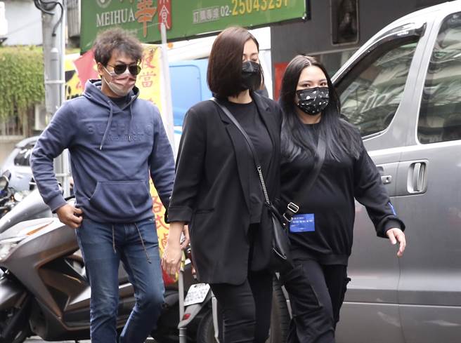 小甜甜（右）与林利霏一起现身。（陈俊吉摄）