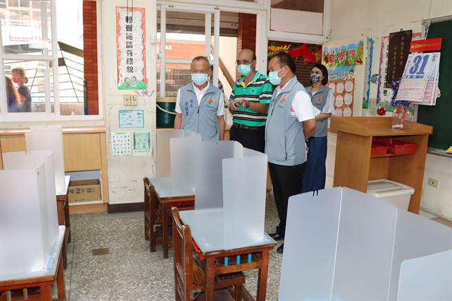 苗栗县政府去年暑假开始，协助县内152所各级学校，共设置5万片午餐隔板。（苗栗县政府提供／李京升苗栗传真）