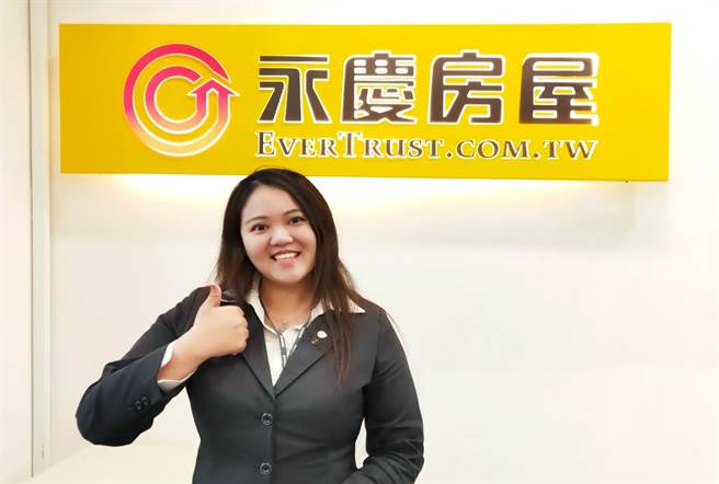 為避免部分不肖的房仲業者隱瞞完整的實價登錄資訊，吳雲馨經紀人建議消費者多方比較業者提供的估價，並索取實價登錄資料做對照。也可選擇有提供具體保證的房仲業者，對自身權益更有保障。(圖/永慶房屋提供)