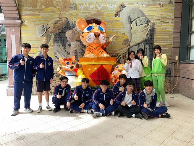 树德家商参与台湾灯会。(校方提供)