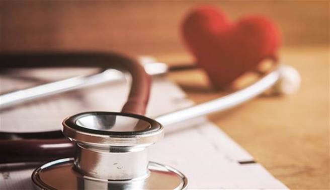 年纪大了血压标准就愈宽？大型研究：控制在这数值最好。(示意图/Shutterstock)