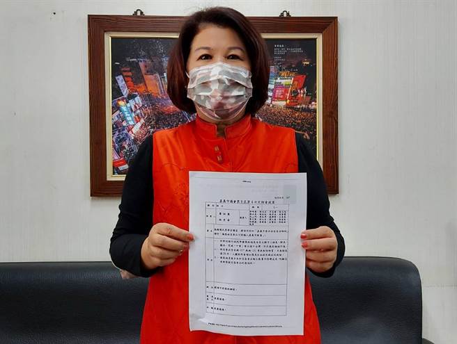 嘉义市议会国民党团书记长张秀华曾提案在食安自治条例增订「禁止福岛核食进入嘉义市贩售」。（廖素慧摄）
