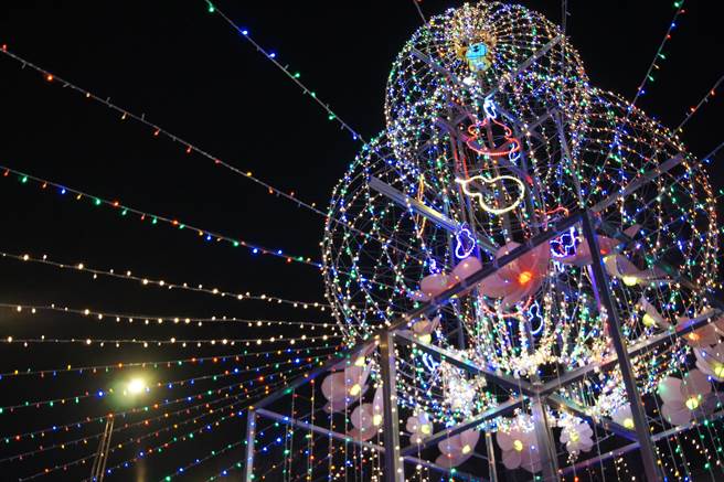 台中市议员陈清龙携手繁荣葫芦墩促进会举办「福葫生丰．浪漫情原」光影艺术走廊活动。（陈清龙服务处提供／王文吉台中传真）