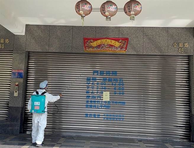 屏县府公布确诊者足迹，有潮荣诊所、潮州黄昏市场、屏东立群补习班等，县府共匡列217人，其中居家隔离109人。（屏县府提供／谢佳潾屏东传真）