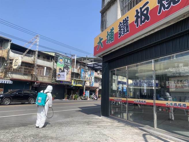 屏县府公布确诊者足迹，有潮荣诊所、潮州黄昏市场、屏东立群补习班等，县府共匡列217人，其中居家隔离109人。（屏县府提供／谢佳潾屏东传真）