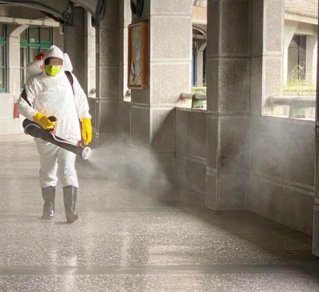 基隆市73所公私立学校及市立幼儿园加强清消作业。（基隆市政府提供／陈彩玲基隆传真）