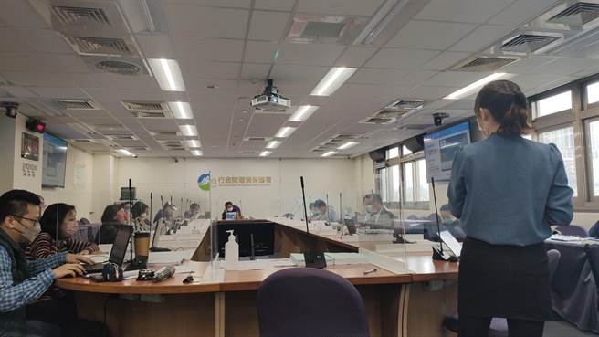 为增加开发弹性，海龙二号离岸风力发电计画及海龙三号离岸风力发电计画今天二度闯关环评初审小组。（林良齐摄）