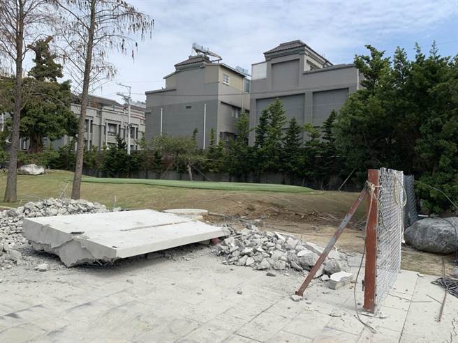 龙井区433-6地号警卫室及大门建物违建，使用人自拆完毕。（台中市政府提供）