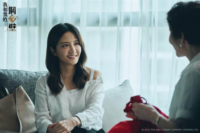 李宣榕在《我和我的钢四壁》爱上前男友的好友 。（卫视中文台提供）