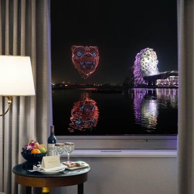 汉来港景房随时可以捕捉国际级的台湾灯会，饭店离爱河湾灯会区步行只要5分钟，汉来独一无二的港景房被视为赏灯会最佳视野饭店。（业者提供）