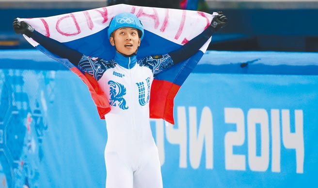 中国韩裔教练安贤洙，是冬奥传奇人物。（新华社）