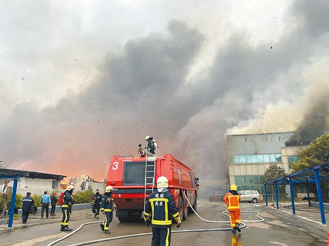 桃园去年火灾数降到3位数、仅966件，创近5年新低，除因致力提升救灾防灾能力外，火警鑑识也功不可没。（蔡依珍摄）