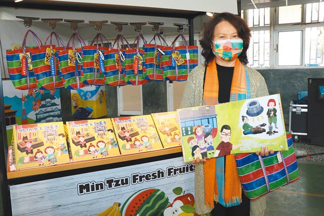 黄敏惠表示，《做伙来去踅东市》是嘉义市第1本闽南语童书绘本，感谢韩满（见图）老师用最美丽的语言撰写、插画家潘朵拉绘制精美的插画，还有查显良、陈文瑜校长等人一起促成这本绘本的诞生。（廖素慧摄）