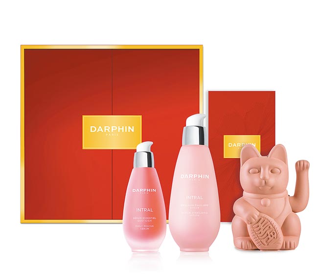 板橋大遠百DARPHIN療癒美肌財虎禮盒，特惠價7000元。（遠百提供）