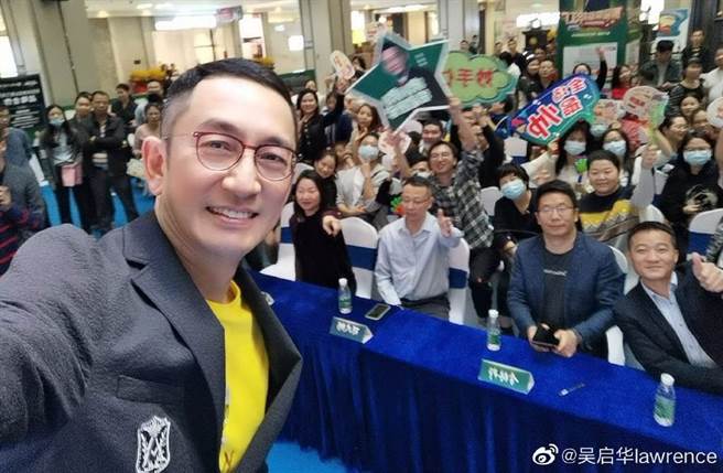 吴启华在电影《九品芝麻官》饰演「方唐镜」红遍两岸三地。(吴启华lawrence微博)