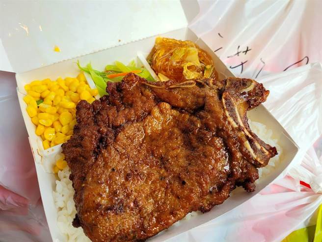 正忠排骨饭宣布2月16日至28日，限时13天便当全面降价5元。(图／翻摄自脸书正忠排骨饭)