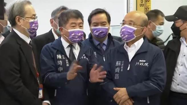 行政院长苏贞昌11日到原能会核研所视察「食品放射性检测样品计测实验室」检测作业。（行政院提供）