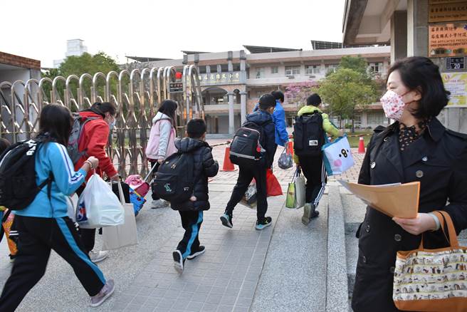 苗栗县11日各级学校开学。（谢明俊摄）