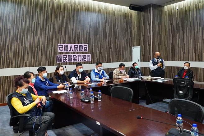 有议员表示，食安问题是政府要做把关，怎么会开放核食这种不安全食品，还大言不惭说是给人民选择，令人匪夷所思，呼吁所有厂商拿出良心，拒绝进口核食。(吴建辉摄)