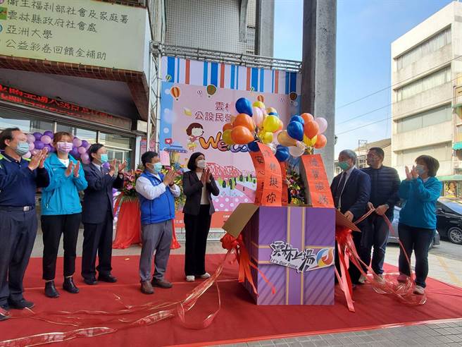 云林县继北港镇、虎尾镇公共托婴中心去年开张启用后，西螺公设民营托婴中心今（11日）也揭牌使用，可收托35个婴儿。（周丽兰摄）