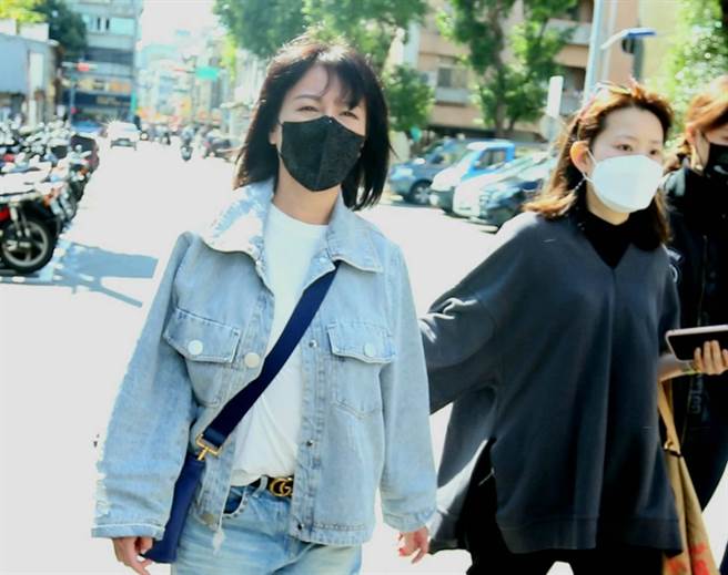 苗可丽难过到场悼念明金成。（粘耿豪摄）