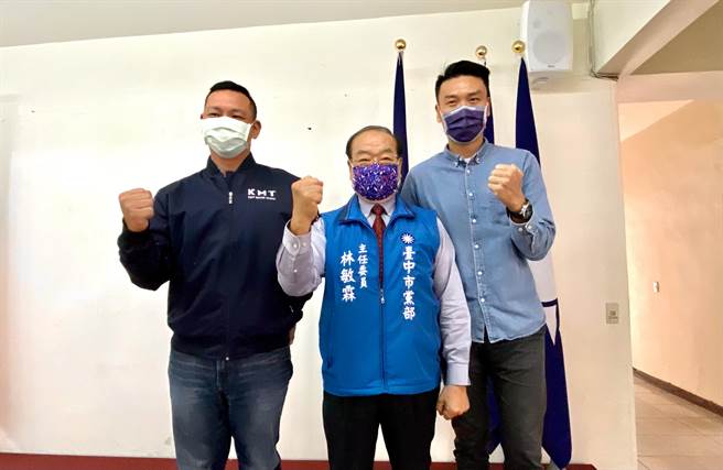 國民黨研議年輕人優先提名方式，國民黨發言人涂力旋（左）、數位執行長、發言人許育璿（右）都準備投入選戰。（盧金足攝）  