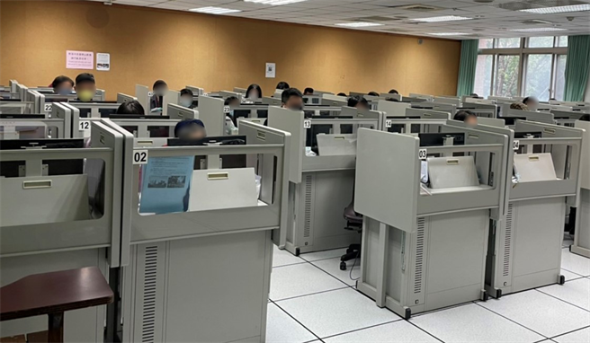 今年度施行新型学测，全部科目都有非选题，大考中心邀集1044人阅卷，创下年度最大人力规模。(大考中心提供／李侑珊台北传真)
