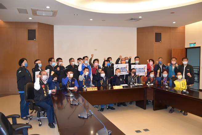 国民党苗栗县党部11日名召集党内从政同志齐反日本核食。（谢明俊摄）