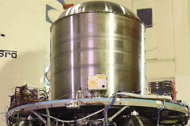 卫星的科学酬载之一是中央大学研发的微型电离层探测仪，可了解高层大气变化及对无线通讯的影响。(中央大学提供／李侑珊台北传真)