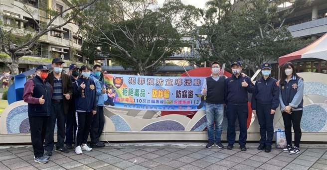 新北市開學首日，三重警分局考量開學第一天車流龐大，為維護轄內學童上、放學時段人身安全，特別規劃「護童勤務」。（三重警分局提供）