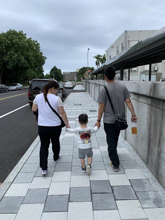 透过完善的收出养机制，让血缘不再是唯一羁绊，只要有爱，就能是幸福的一家人。（摄影／黄政达）