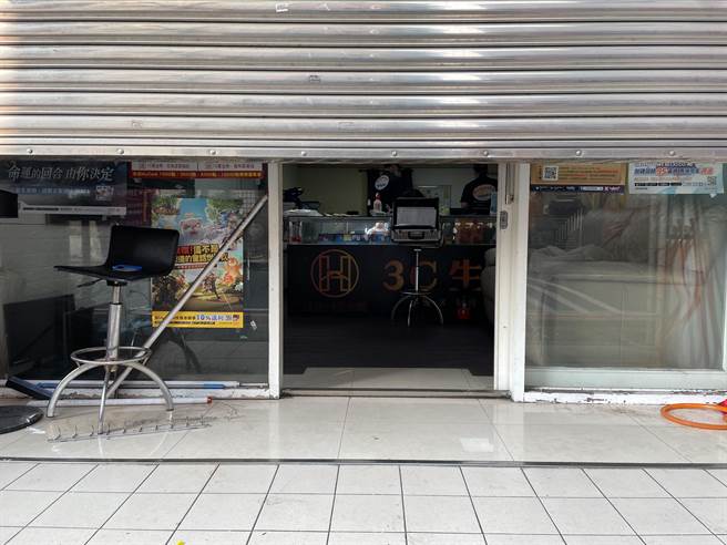 中和通訊行命案店長全身傷死在店內，疑員工逞凶。(圖/葉書宏攝)