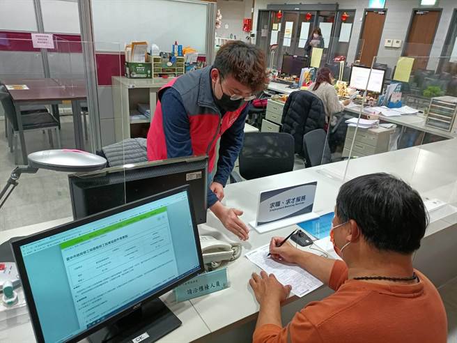 中市府修订《弱势劳工就业协助作业要点》，提高弱势劳工就业奖励金额度，嘉惠更多弱势劳工，协助就业成功。（台中市府提供／卢金足台中传真）