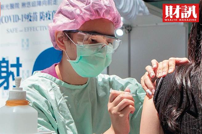 根据《财讯》报导，微软创始人，以及目前全球第四有钱的富豪比尔盖兹，在退休后其基金会就一直关注能源发展与各种人类疾病预防与医疗。(图/财讯提供)