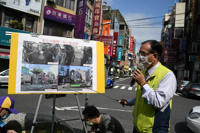 彰化市「三角公园」莲花灯，在农历年前完成拆除后，市公所先就公园内栽植人工草皮，并在旧有基座的石碑上加强反光导引指示交通标志，不少路人表示像墓碑，彰化市长林世贤果断再将旧有石碑彰化市「三角公园」莲花灯，在农历年前完成拆除后，市公所先就公园内栽植人工草皮，并在旧有基座的石碑上加强反光导引指示交通标志，不少路人表示像墓碑，彰化市长林世贤果断再将旧有石碑拆除。（彰化市公所提供／吴敏菁彰化传真）拆除。（彰化市公所提供／吴敏菁彰化传真）