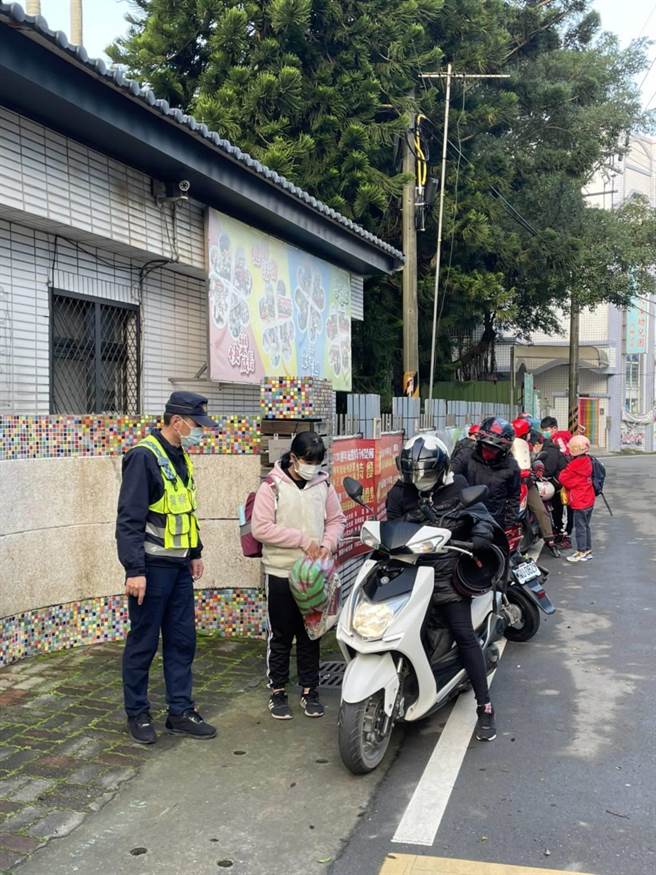 桃园警察规画护童勤务。（警方提供）