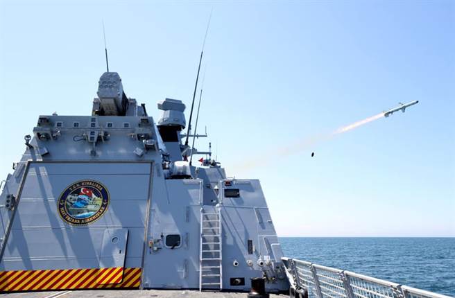 土耳其官员透露，将在数年内以自制的飞鹰飞弹完全取代美制鱼叉。（图／土耳其国防部脸书）