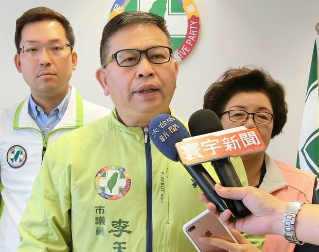 民进党台中市党部主委李天生指出，下届市议员预计将提名35席，至少能抢下32席，目标过半。（卢金足摄）