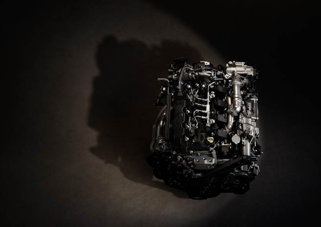 全球首款量產汽油壓燃引擎e-SKYACTIV X透過火花控制壓燃點火（SPCCI, Spark Controlled Compression Ignition）技術。（台灣馬自達提供）