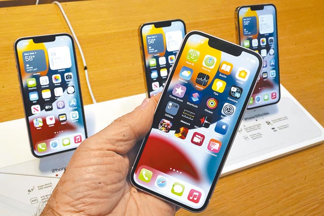 苹果今年主打平价的新一代iPhone SE，有望于春季发表会上亮相。图／美联社