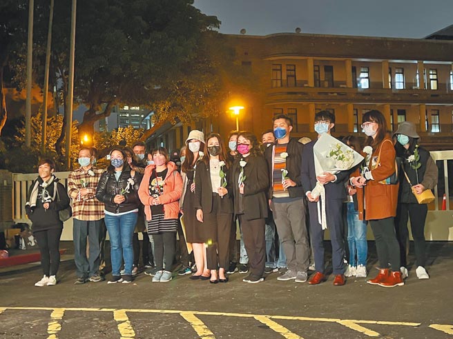 由太鲁阁号罹难者家属组成的团体「太鲁阁的眼泪」，昨天前往行政院与阁揆苏贞昌会面。（陈佑诚摄）