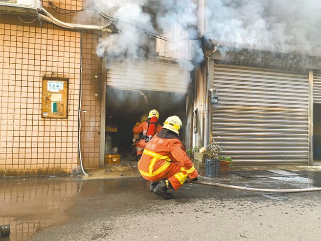 新竹市消防局统计2021年火灾原因，以烧杂草废弃物最多，其次是电器及菸蒂。（竹市消防局提供／邱立雅竹市传真）