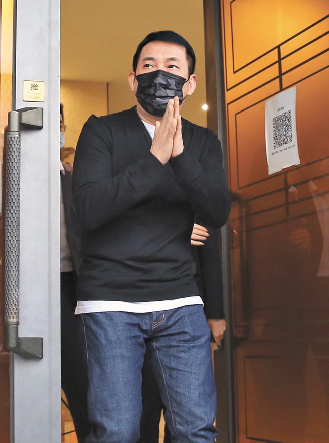 屈中恒昨帮忙协助明金成的后事，并感谢外界关心。（陈俊吉摄）