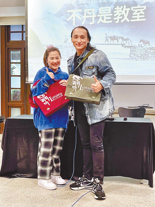 巴沃（右）跟賴梵耘昨出席奧斯卡提名後首次記者會。（海鵬提供）