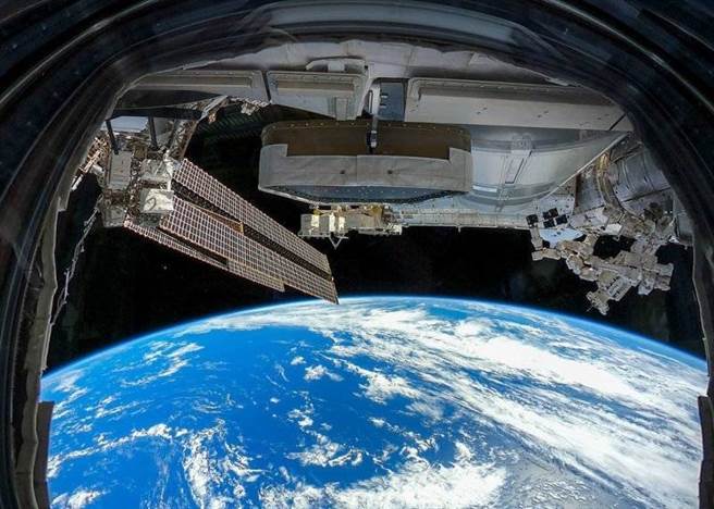 尼莫点与最近的陆地上的人类距离都在2700公里以上，与尼莫点最接近的人类反而是轨道上国际太空站的太空人，只有400公里距离。图为从国际太空站俯览南太平洋尼莫点。（图／NASA）