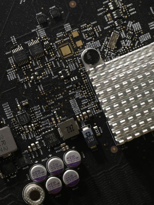 白宮已對晶片產業提出警告，應將其供應鏈多元化，以防止俄羅斯透過阻止美方獲得關鍵原料，來報復華府因俄國入侵烏克蘭而祭出的出口限制。(圖/路透社)