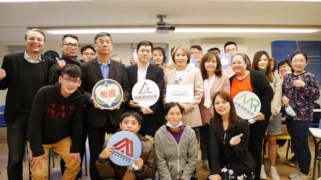 未来 CEO 创新创业讲堂──「品牌转型＆AI 智能&数位行销」。（图／仙人掌协会提供）