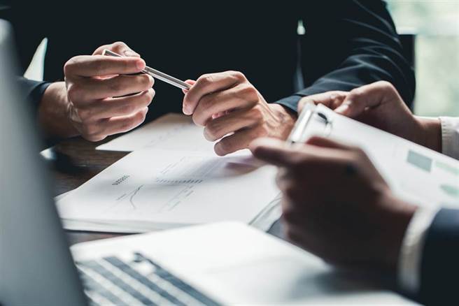 謝金河表示，美國1980年為對抗通膨，利率拉升至將近20%，公務人員退休18趴優，就是在那個高利率時代定下的。（示意圖/達志影像/shutterstock）