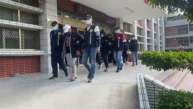 张姓主嫌及同伙涉嫌多起暴力犯罪情事，10日移送法办。(读者提供／刘秀芬台南传真)